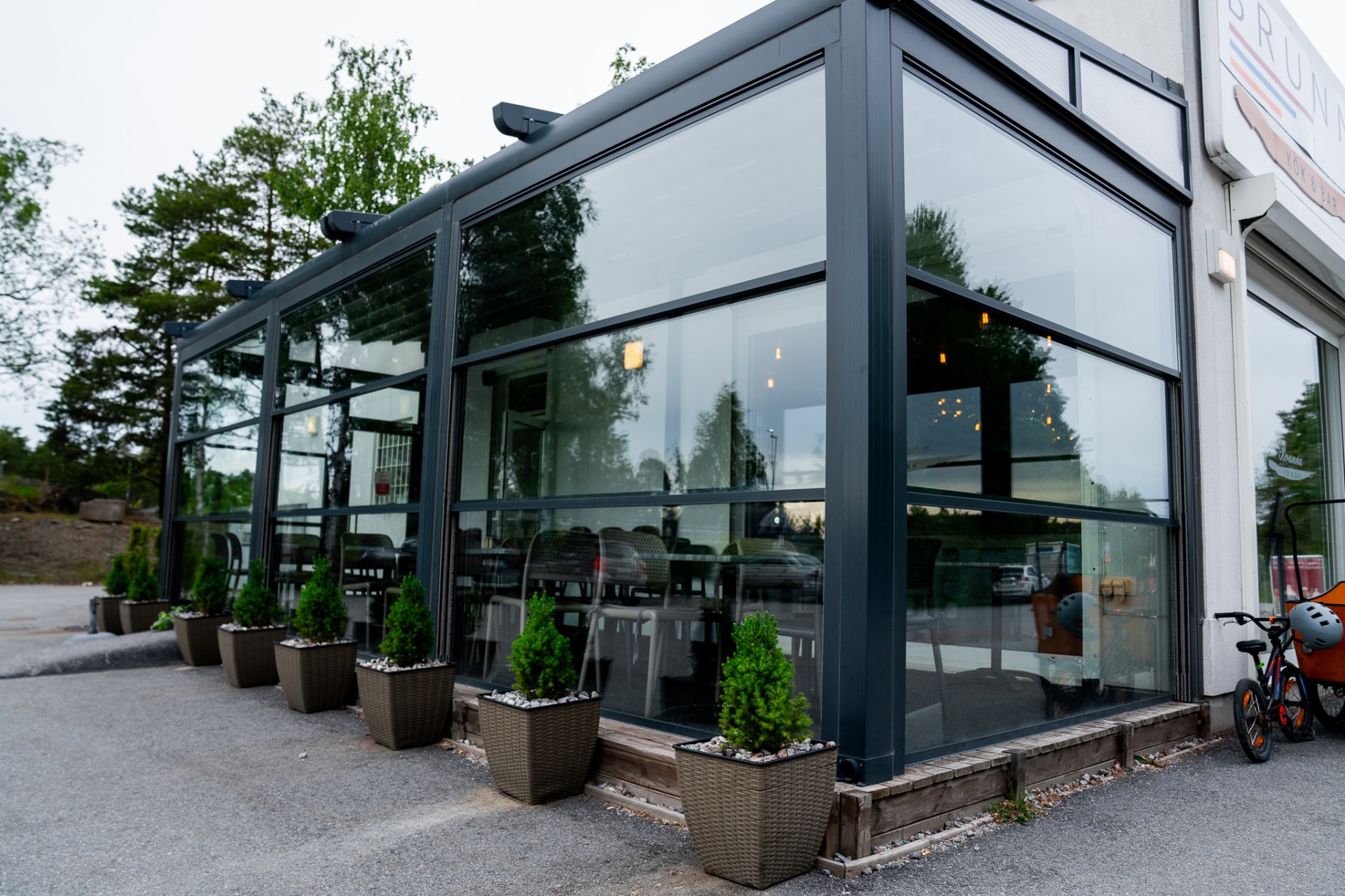 Inglasat uterum med sittplatser utomhus